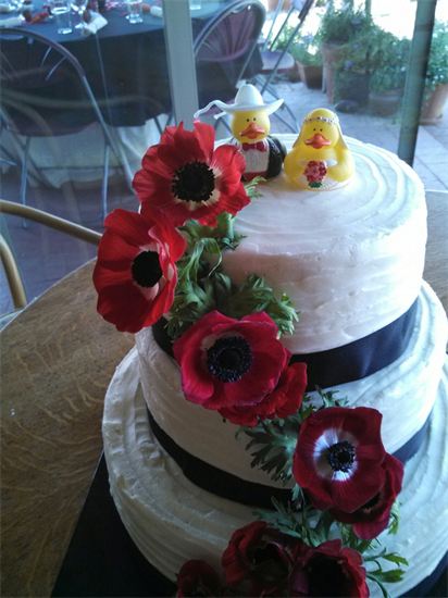 Just can't get enough of this wedding cake....spectacular!